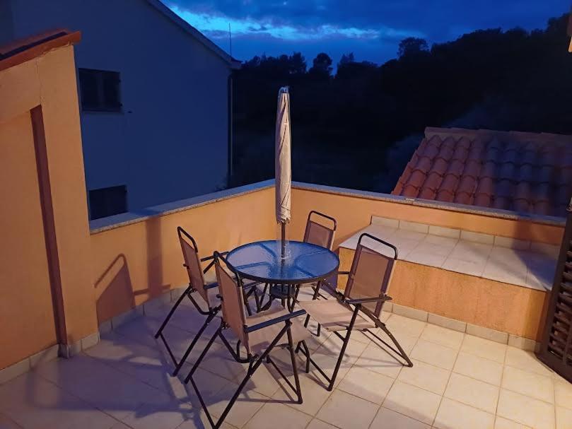 Apartmani Delas 2 Pjescana Uvala Εξωτερικό φωτογραφία