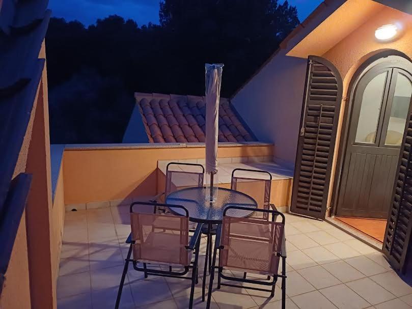Apartmani Delas 2 Pjescana Uvala Εξωτερικό φωτογραφία