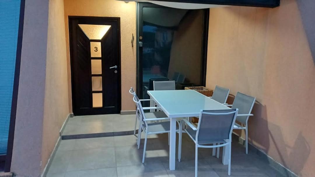 Apartmani Delas 2 Pjescana Uvala Εξωτερικό φωτογραφία