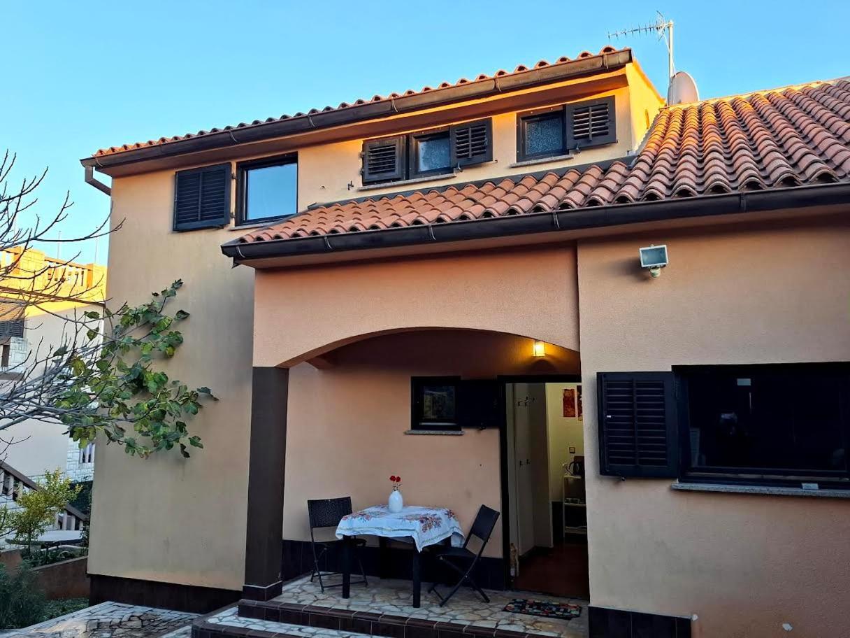 Apartmani Delas 2 Pjescana Uvala Εξωτερικό φωτογραφία
