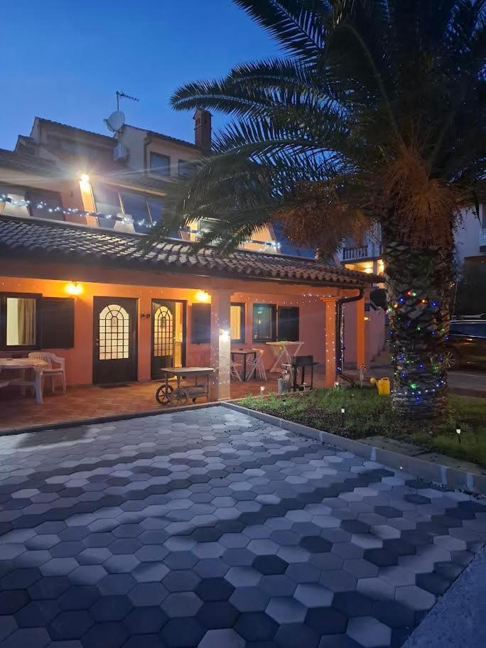 Apartmani Delas 2 Pjescana Uvala Εξωτερικό φωτογραφία